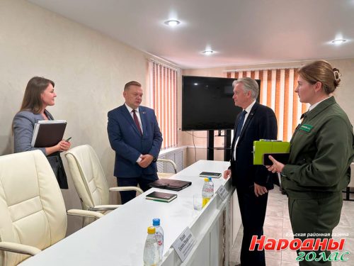 Заместитель председателя Гомельского областного исполнительного комитета Дмитрий Алейников провел встречу с коллективом Ельского лесхоза
