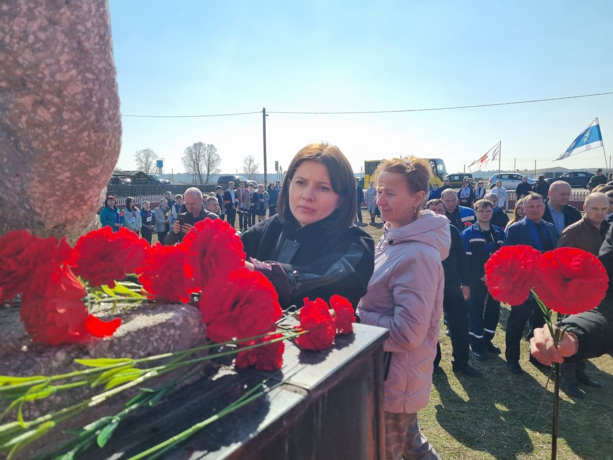 В Ельском районе прошёл траурный митинг-реквием «Память и боль ельской земли»